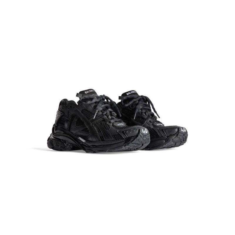 Mens Runner Sneaker in Black - Image 2