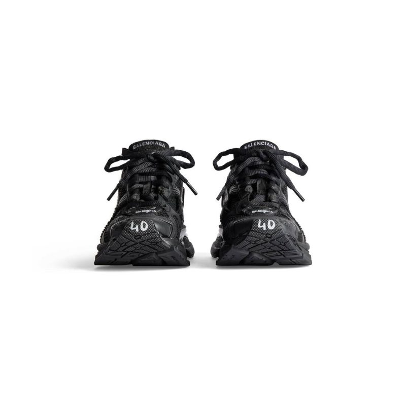 Mens Runner Sneaker in Black - Image 4
