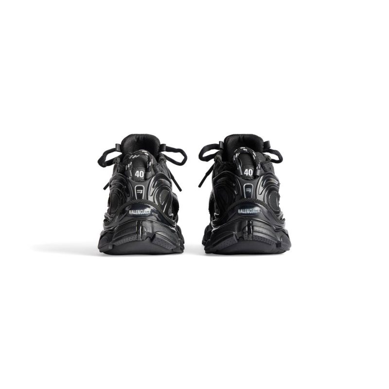 Mens Runner Sneaker in Black - Image 6