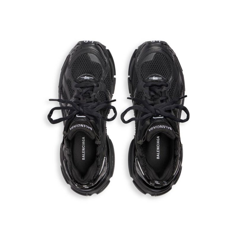 Mens Runner Sneaker in Black - Image 7