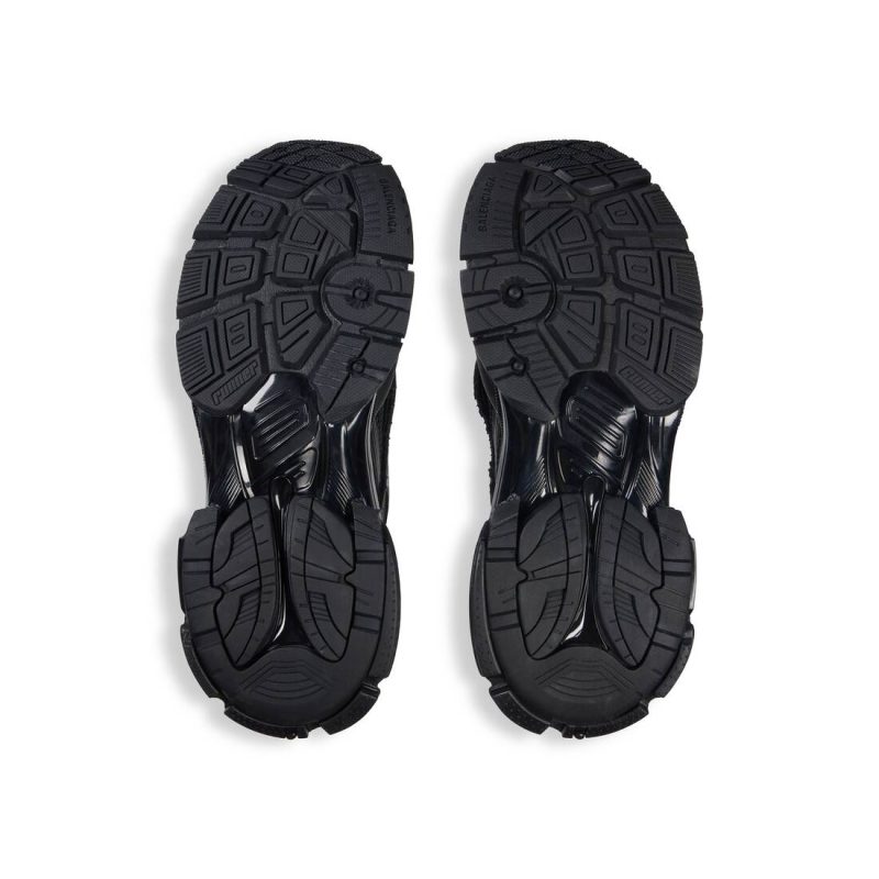 Mens Runner Sneaker in Black - Image 8