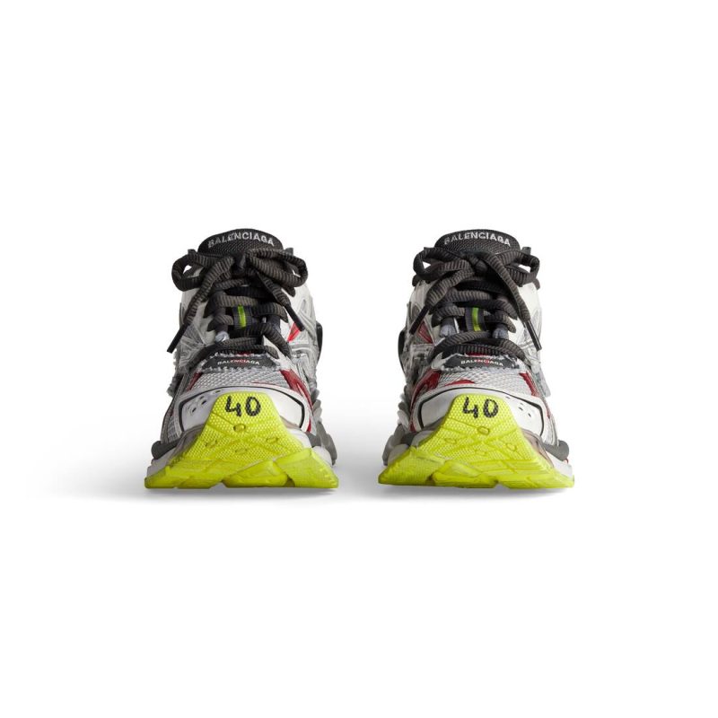Mens Runner Sneaker in Black - Image 4