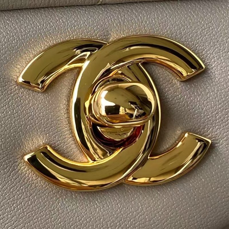Chanel Classic 11.12 Handbag Gold Hardware - Image 3