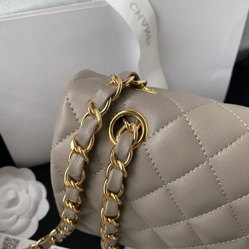 Chanel Classic 11.12 Handbag Gold Hardware - Image 6