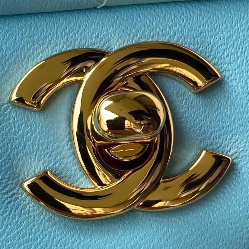Chanel Classic 11.12 Handbag Gold Hardware - Image 3