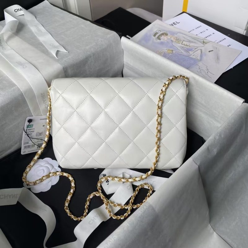 Chanel AS5011 Flap bag Shiny Lambskin Imitation Pearls & Gold-Tone Metal White - Image 2