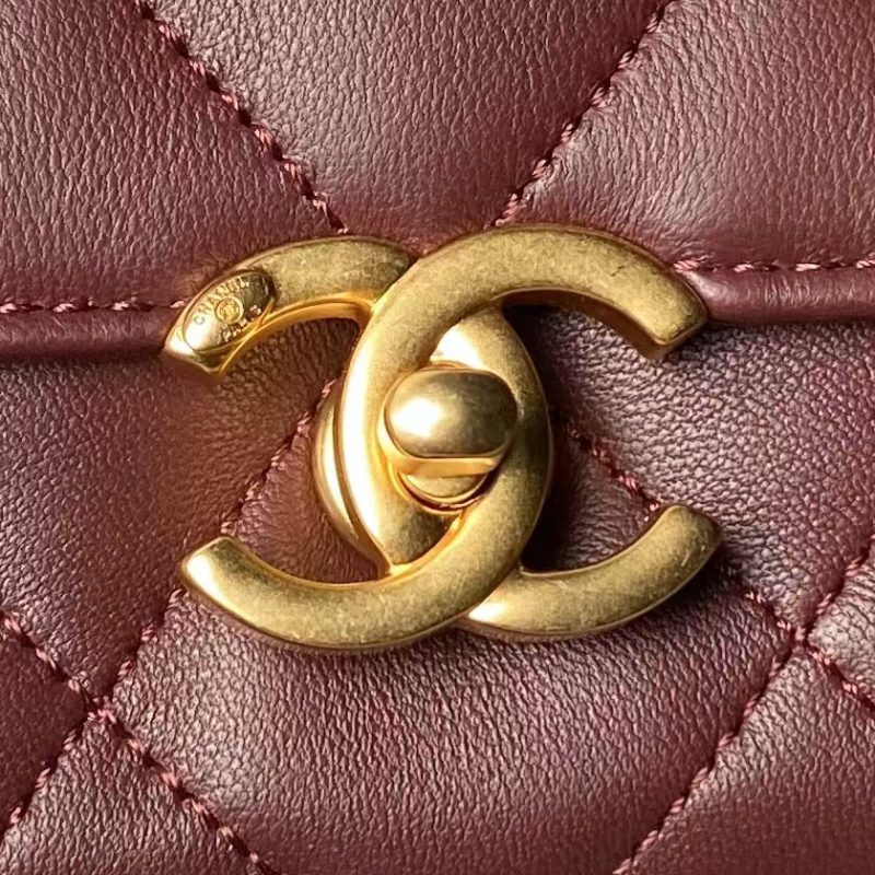 Chanel AS5011 Flap bag Shiny Lambskin Imitation Pearls & Gold-Tone Metal Wine Red - Image 6