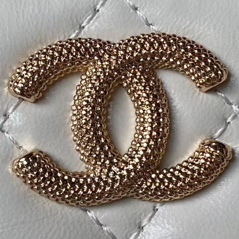 Chanel AP3804 Clutch Lambskin Cosmetic Bag With Pearl Handle White - Image 3