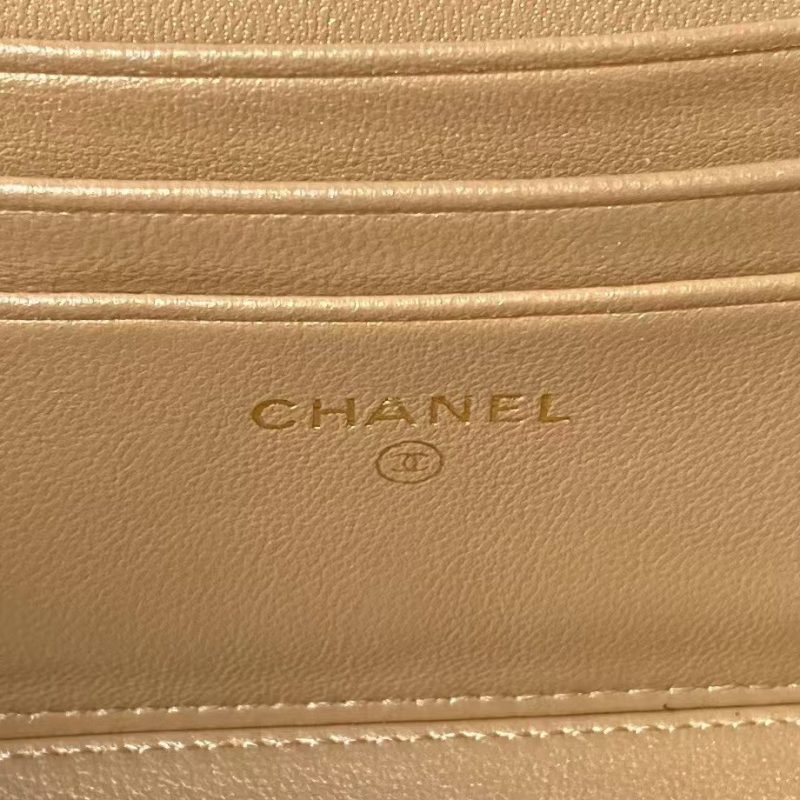 Chanel AP3940 Lambskin Cosmetic Bag Shiny Lambskin Enamel & Gold Metal White - Image 8
