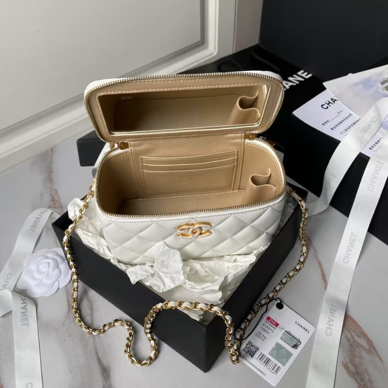 Chanel AP3940 Lambskin Cosmetic Bag Shiny Lambskin Enamel & Gold Metal White - Image 4