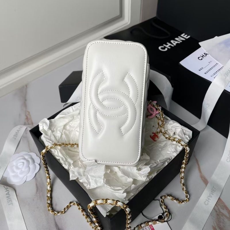 Chanel AP3940 Lambskin Cosmetic Bag Shiny Lambskin Enamel & Gold Metal White - Image 5