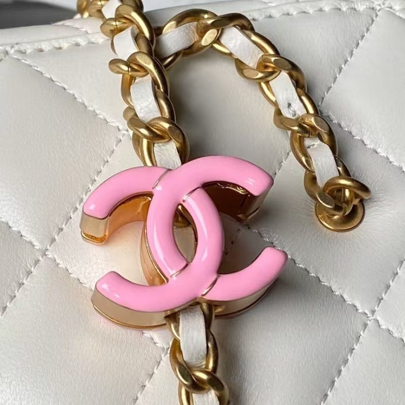 Chanel AP3940 Lambskin Cosmetic Bag Shiny Lambskin Enamel & Gold Metal White - Image 7