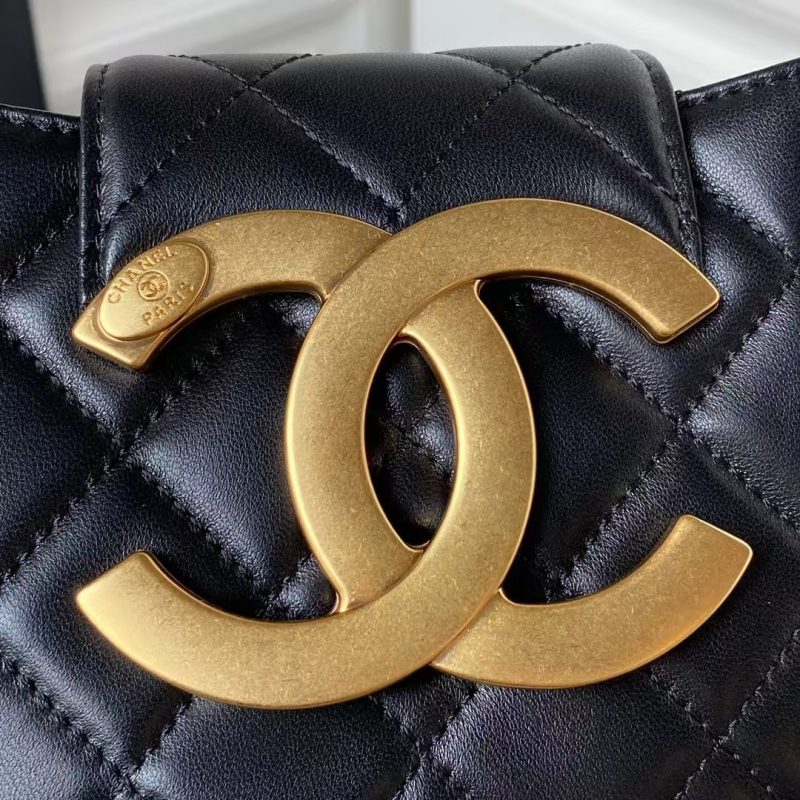 Chanel 24C Vintage Logo Small Quilted Lambskin Shoulder Bag AS4609 Black - Image 3