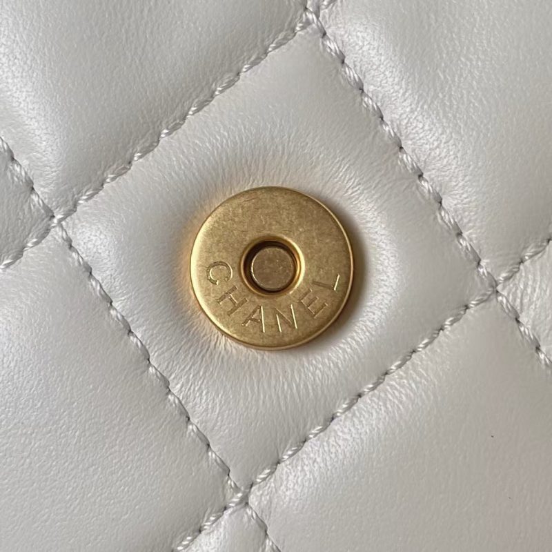 Chanel 24C Vintage Logo Small Quilted Lambskin Shoulder Bag AS4609 White - Image 6