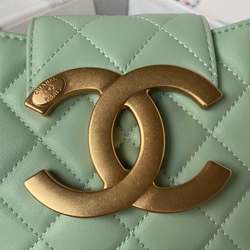 Chanel 24C Vintage Logo Small Quilted Lambskin Shoulder Bag AS4609 Green - Image 3