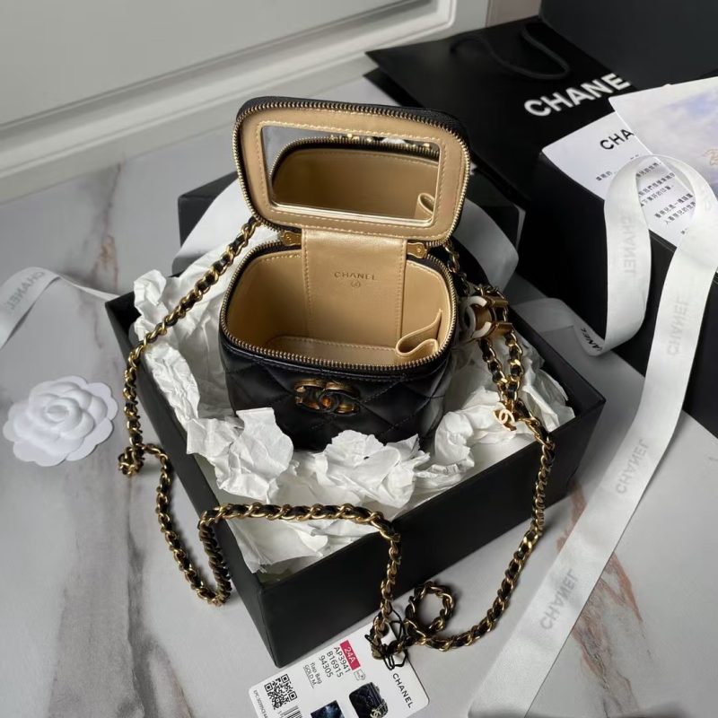 Chanel AP3941 Mini Vanity Case Lambskin Enamel & Gold-Tone Metal Black - Image 3