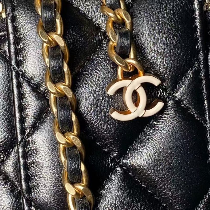 Chanel AP3941 Mini Vanity Case Lambskin Enamel & Gold-Tone Metal Black - Image 5
