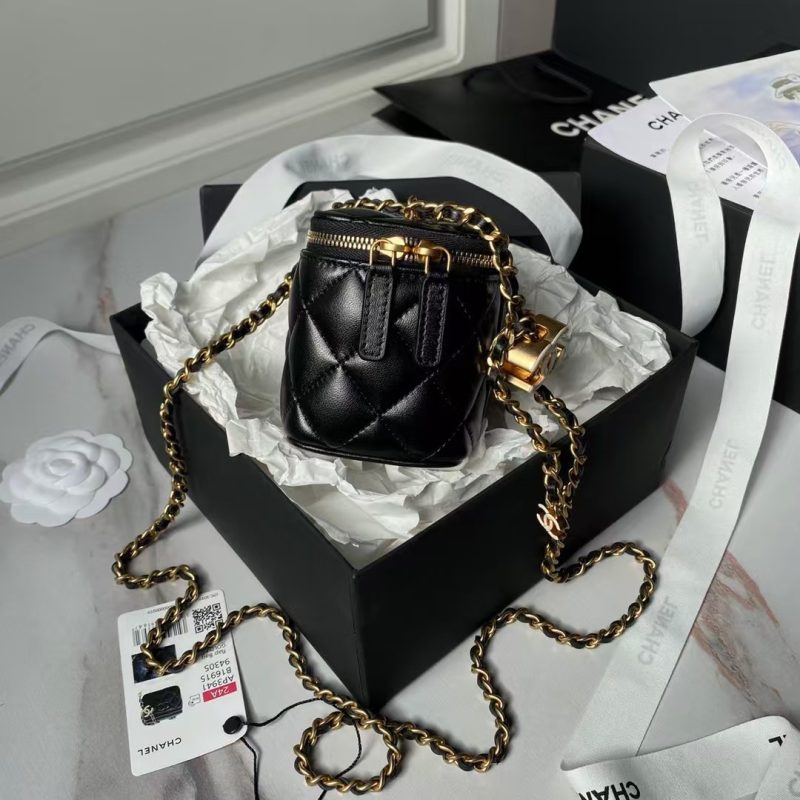 Chanel AP3941 Mini Vanity Case Lambskin Enamel & Gold-Tone Metal Black - Image 8