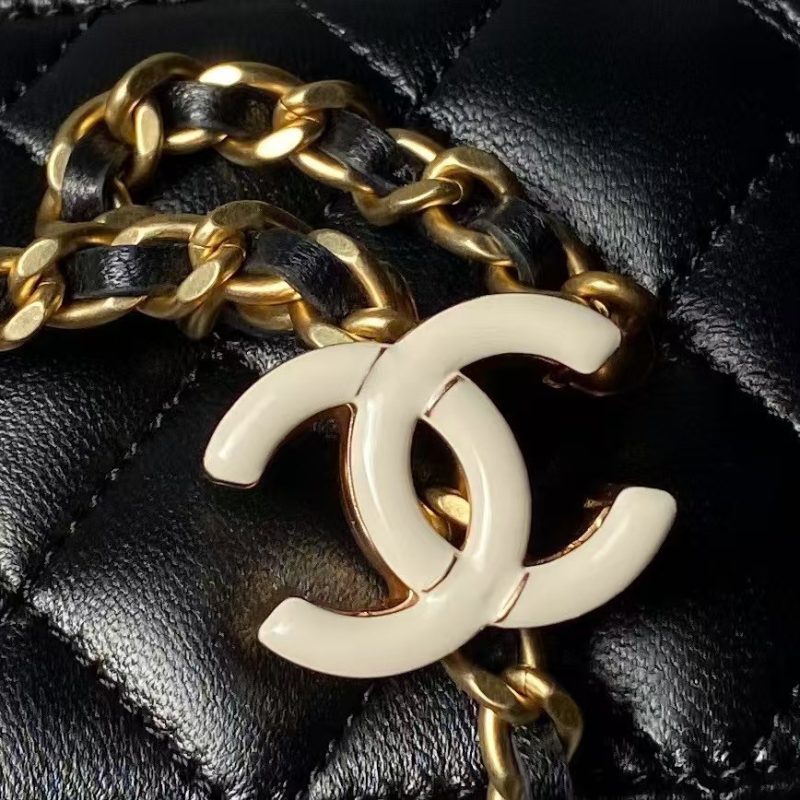 Chanel AP3941 Mini Vanity Case Lambskin Enamel & Gold-Tone Metal Black - Image 7