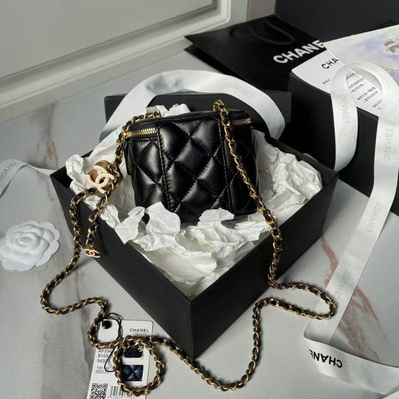 Chanel AP3941 Mini Vanity Case Lambskin Enamel & Gold-Tone Metal Black - Image 2