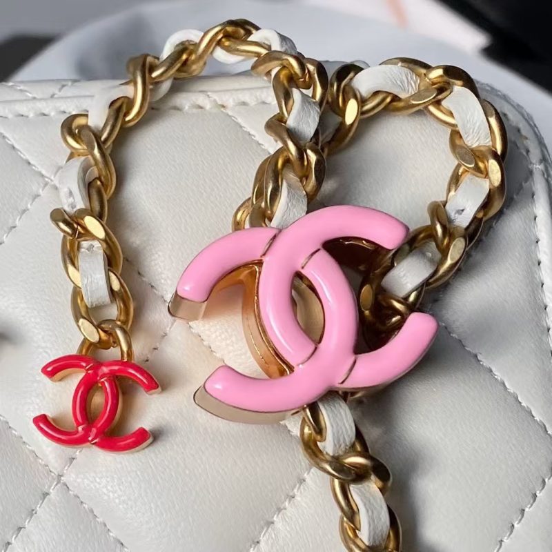 Chanel AP3941 Mini Vanity Case Lambskin Enamel & Gold-Tone Metal White - Image 5