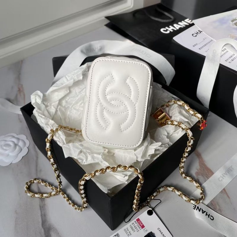 Chanel AP3941 Mini Vanity Case Lambskin Enamel & Gold-Tone Metal White - Image 6