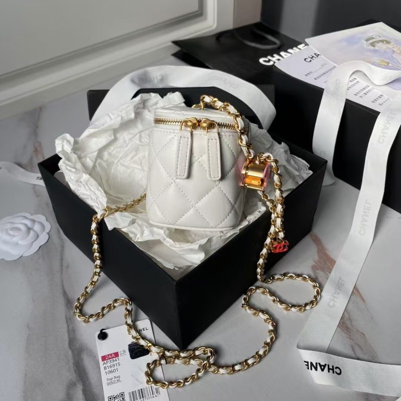 Chanel AP3941 Mini Vanity Case Lambskin Enamel & Gold-Tone Metal White - Image 7