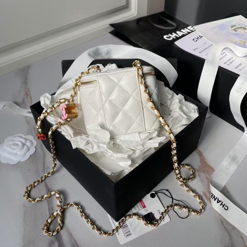 Chanel AP3941 Mini Vanity Case Lambskin Enamel & Gold-Tone Metal White - Image 2
