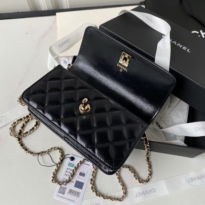 Chanel 24P AP3803 Shiny Crinkled Lambskin Chain Clutch Pearl Handle Black - Image 4
