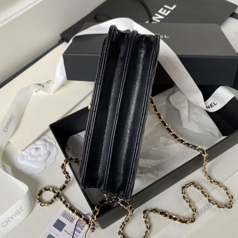 Chanel 24P AP3803 Shiny Crinkled Lambskin Chain Clutch Pearl Handle Black - Image 5