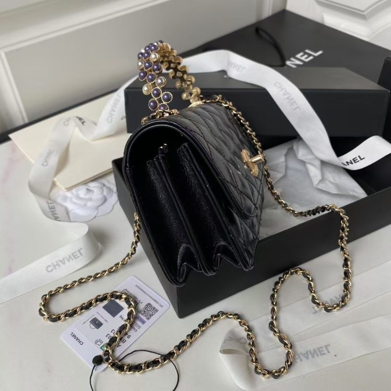 Chanel 24P AP3803 Shiny Crinkled Lambskin Chain Clutch Pearl Handle Black - Image 7