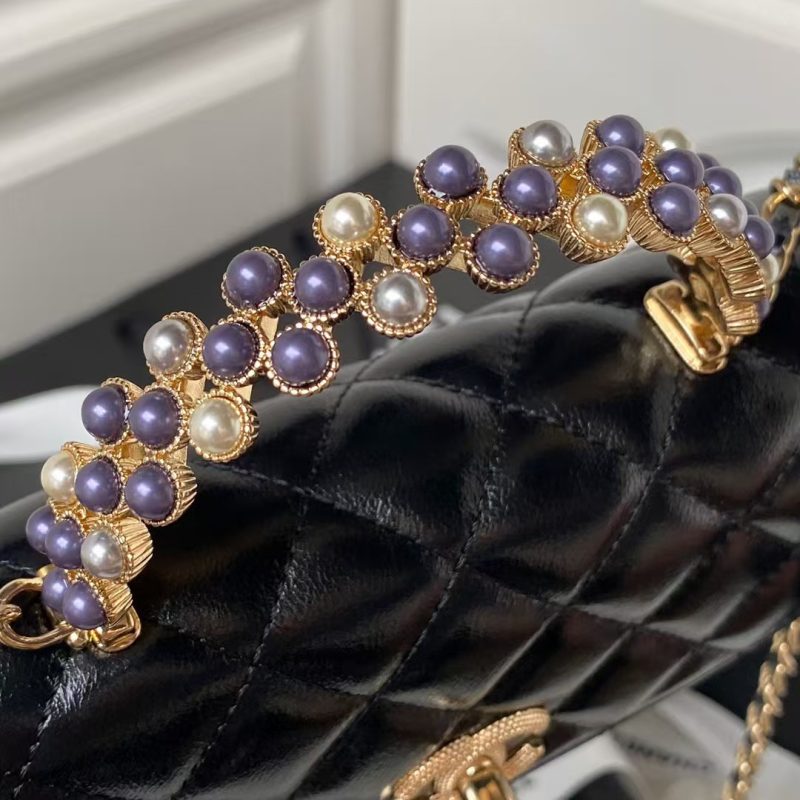 Chanel 24P AP3803 Shiny Crinkled Lambskin Chain Clutch Pearl Handle Black - Image 6