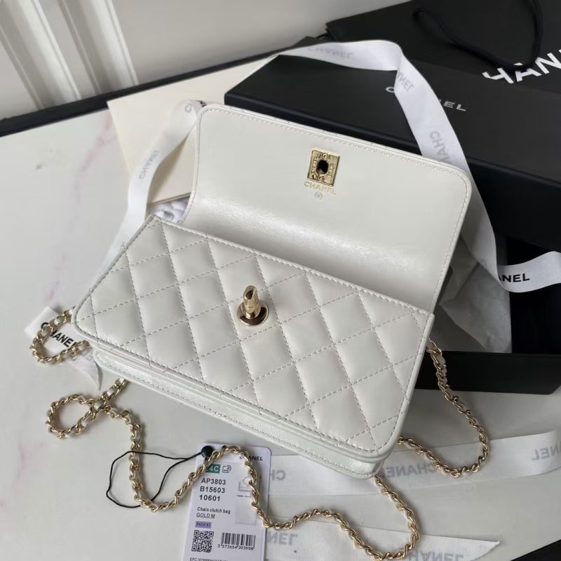 Chanel 24P AP3803 Shiny Crinkled Lambskin Chain Clutch Pearl Handle White - Image 4