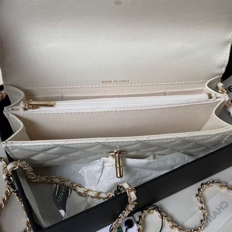 Chanel 24P AP3803 Shiny Crinkled Lambskin Chain Clutch Pearl Handle White - Image 8