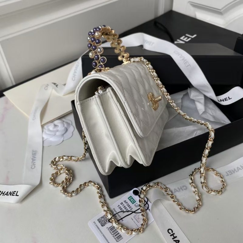 Chanel 24P AP3803 Shiny Crinkled Lambskin Chain Clutch Pearl Handle White - Image 5