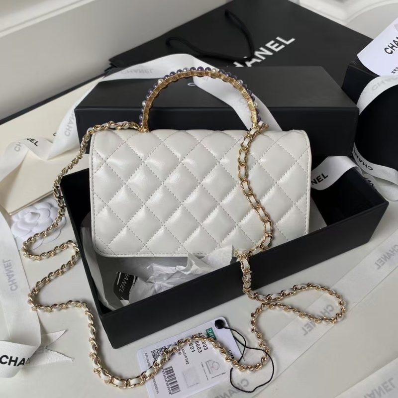 Chanel 24P AP3803 Shiny Crinkled Lambskin Chain Clutch Pearl Handle White - Image 2