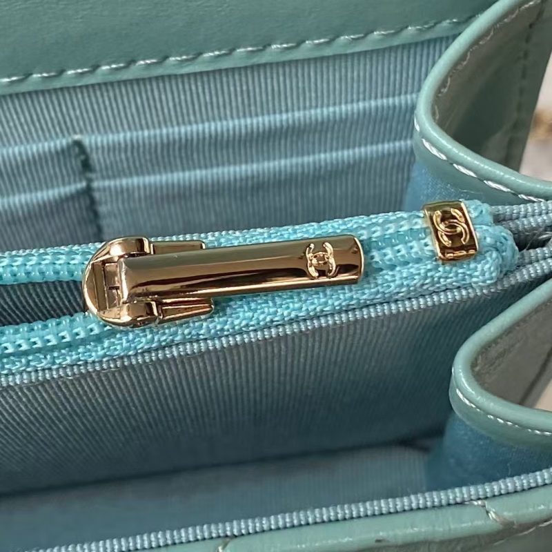 Chanel 24P AP3803 Shiny Crinkled Lambskin Chain Clutch Pearl Handle Green - Image 7