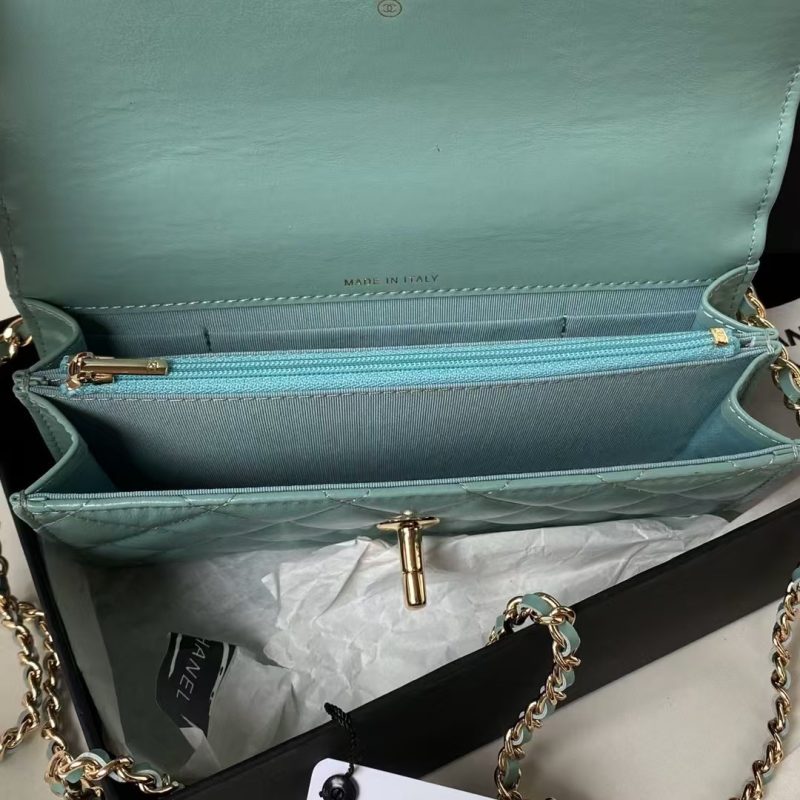 Chanel 24P AP3803 Shiny Crinkled Lambskin Chain Clutch Pearl Handle Green - Image 8