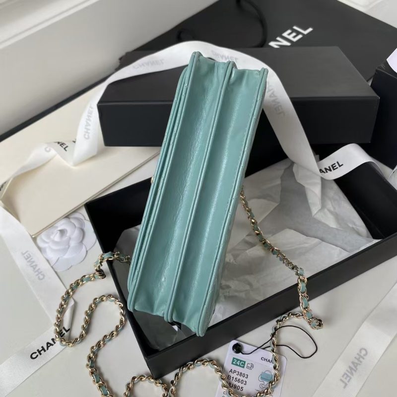 Chanel 24P AP3803 Shiny Crinkled Lambskin Chain Clutch Pearl Handle Green - Image 6