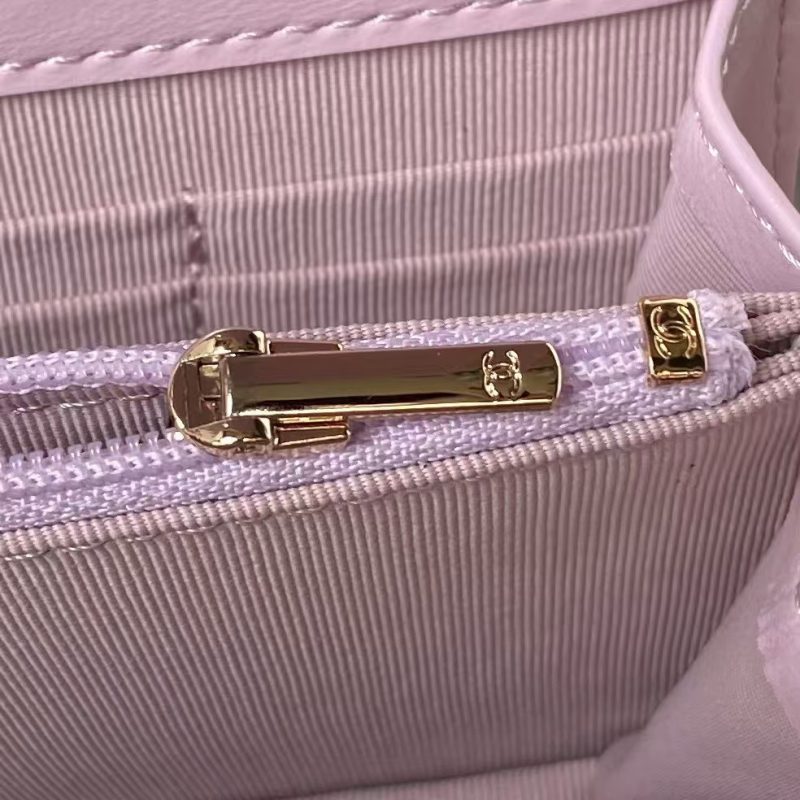 Chanel 24P AP3803 Shiny Crinkled Lambskin Chain Clutch Pearl Handle Purple - Image 4