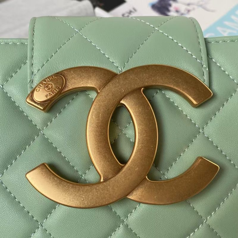Chanel 24C AS4611 Vintage Logo Lambskin Rectangular Shoulder Bag Green - Image 4
