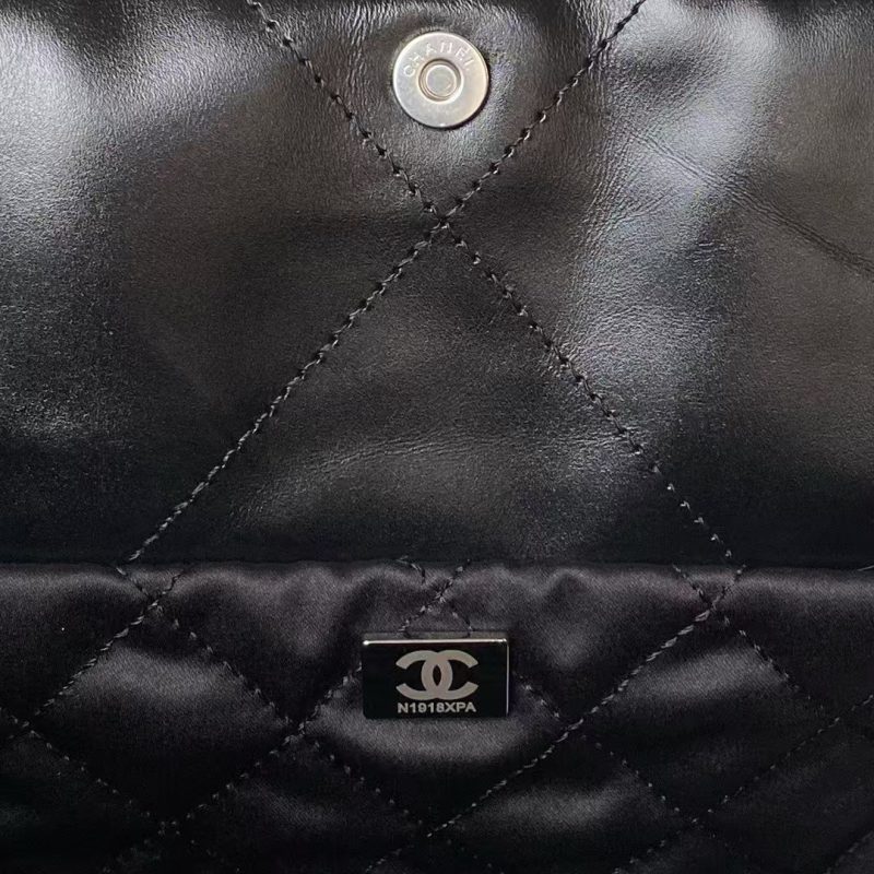 Chanel 22 Hobo Bag 24C AS4486 Silver Metallic Black Shiny Calfskin New Edition Horizontal - Image 8