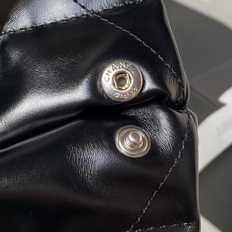 Chanel 22 Hobo Bag 24C AS4486 Silver Metallic Black Shiny Calfskin New Edition Horizontal - Image 7