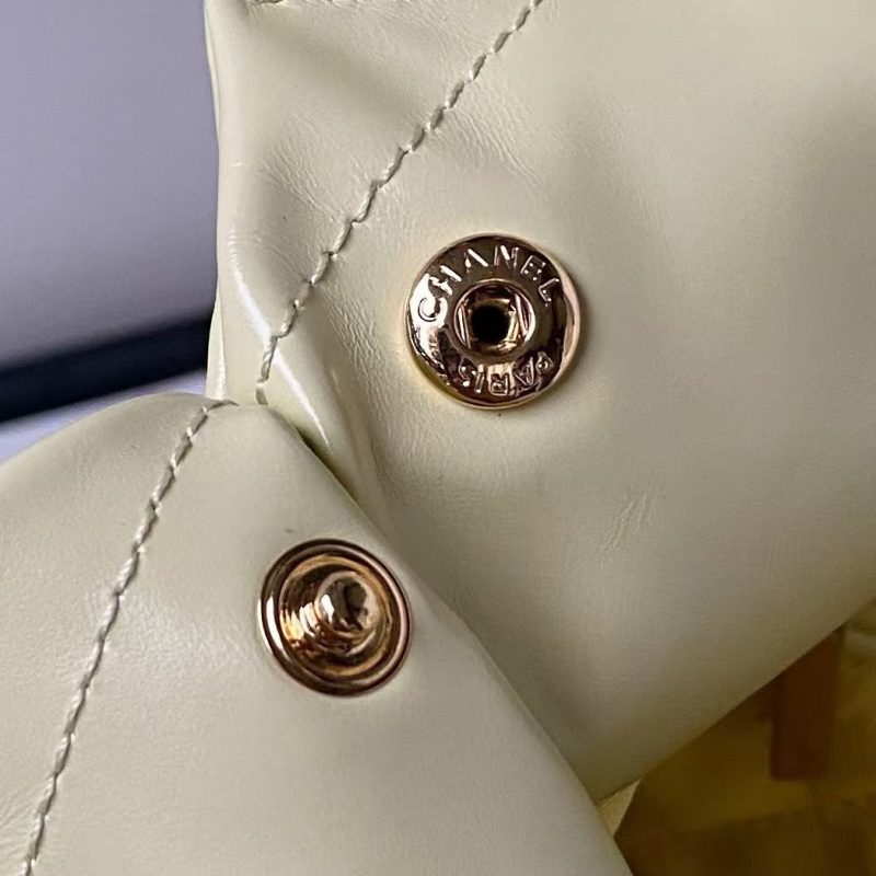 Chanel 22 Hobo Bag 24C AS4486 Gold Metallic Yellow Shiny Calfskin New Edition Horizontal - Image 7