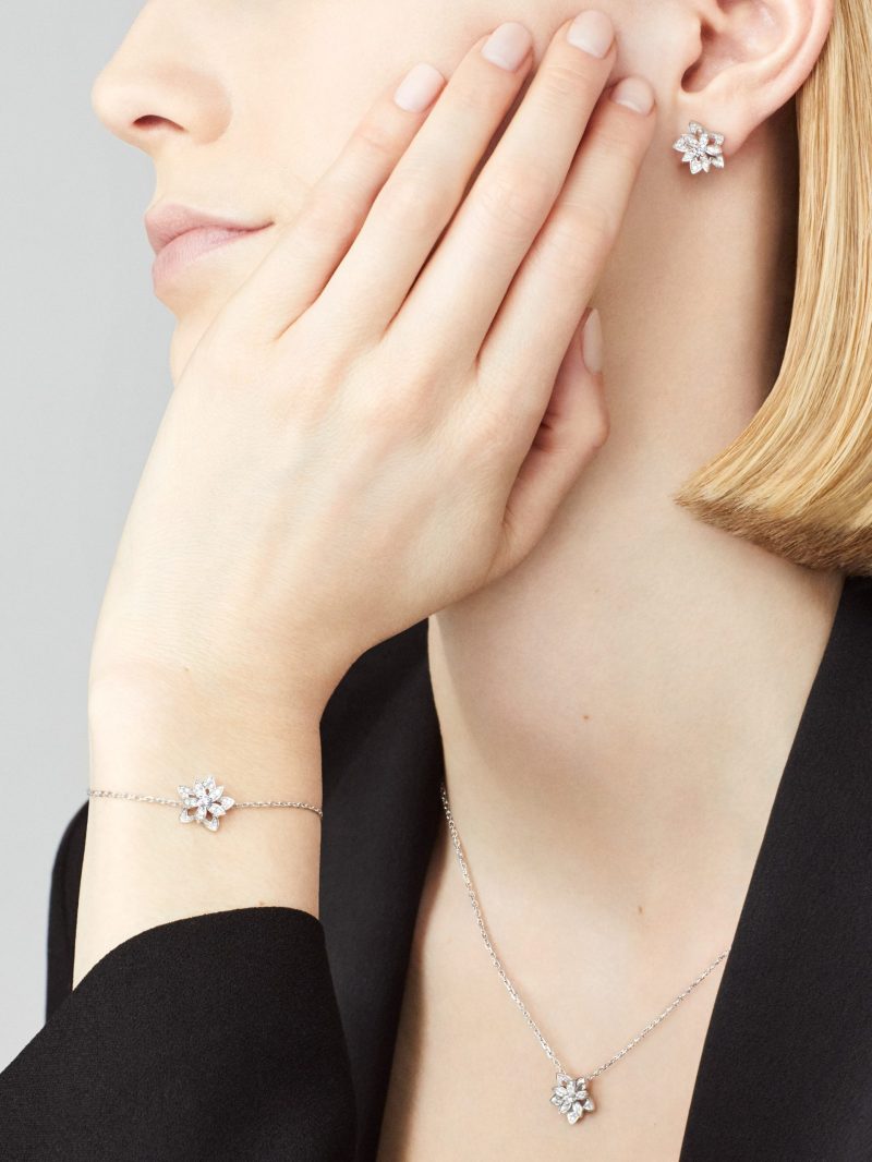 Lotus openwork earrings mini model - Image 4