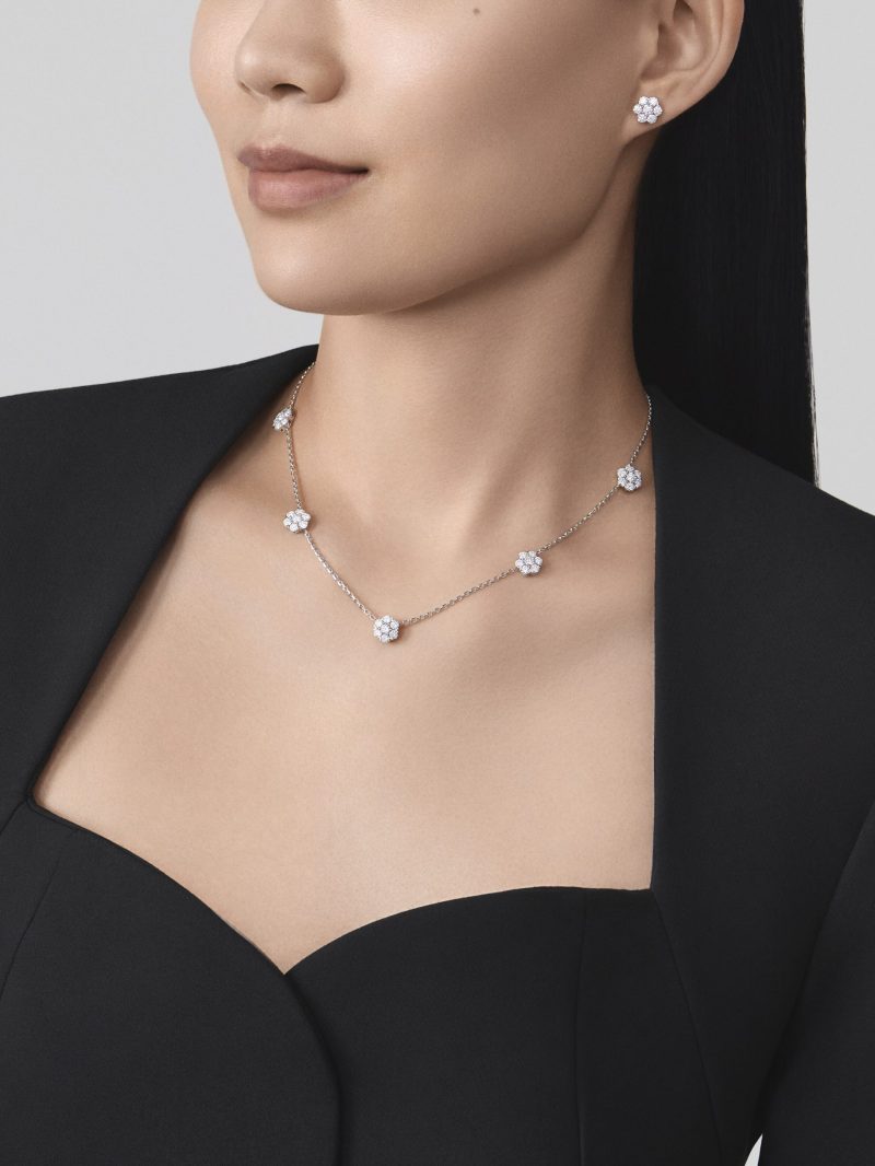 Fleurette necklace, 5 flowers - Image 2