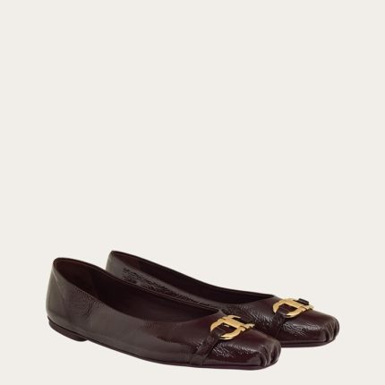 Ballet flat with Gancini ornament