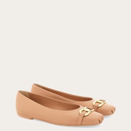 Ballet flat with Gancini ornament