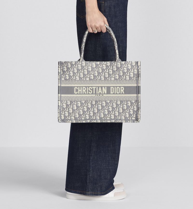 Dior Medium Dior Book Tote 36 CM - Image 4