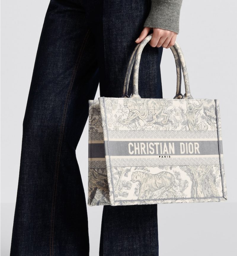 Dior Medium Dior Book Tote 36CM - Image 4